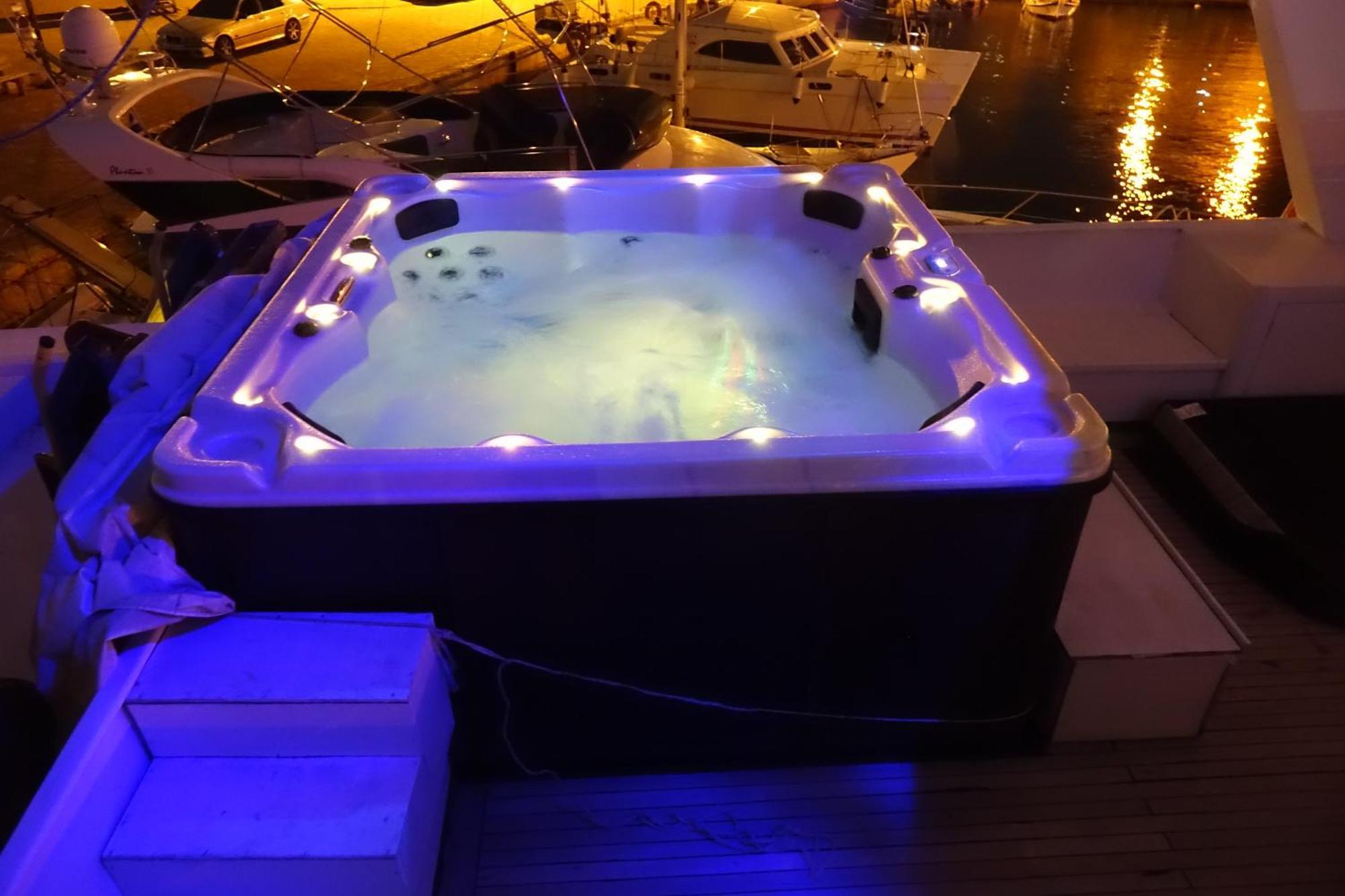 Exclusive Yacht - Sea & Old Town Views - Prime Location * Kavala