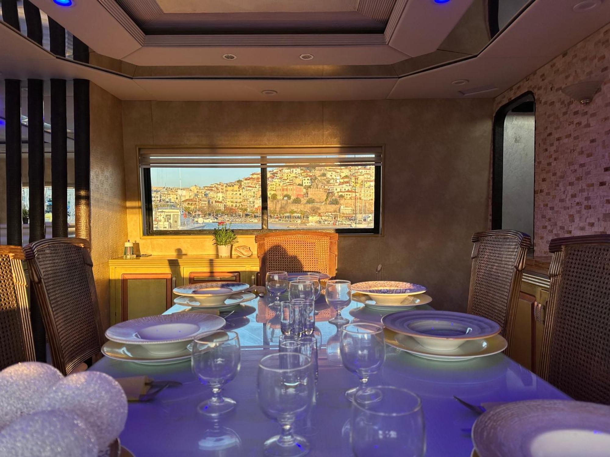 Exclusive Yacht - Sea & Old Town Views - Prime Location Kavala