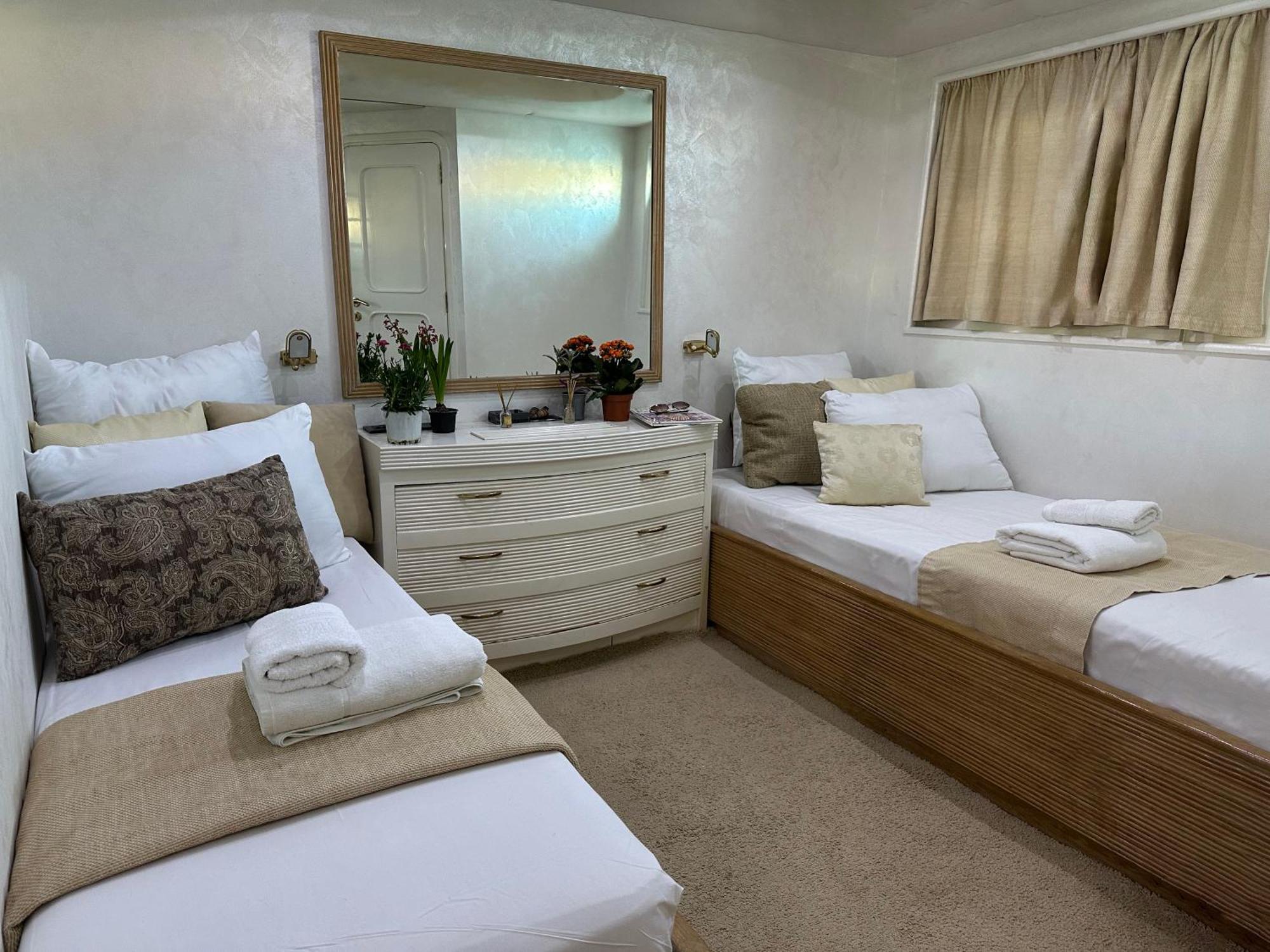 Exclusive Yacht - Sea & Old Town Views - Prime Location