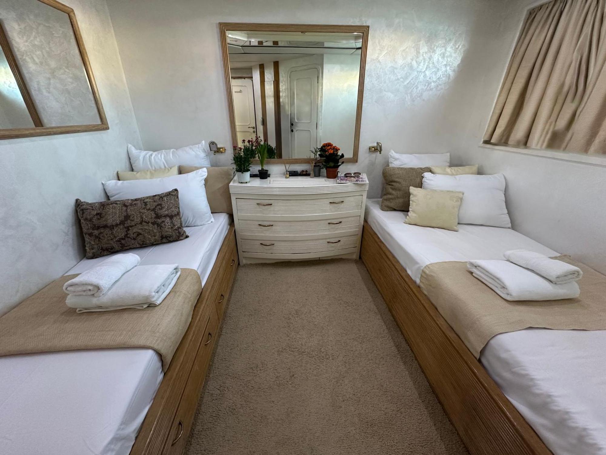 Exclusive Yacht - Sea & Old Town Views - Prime Location Kavala