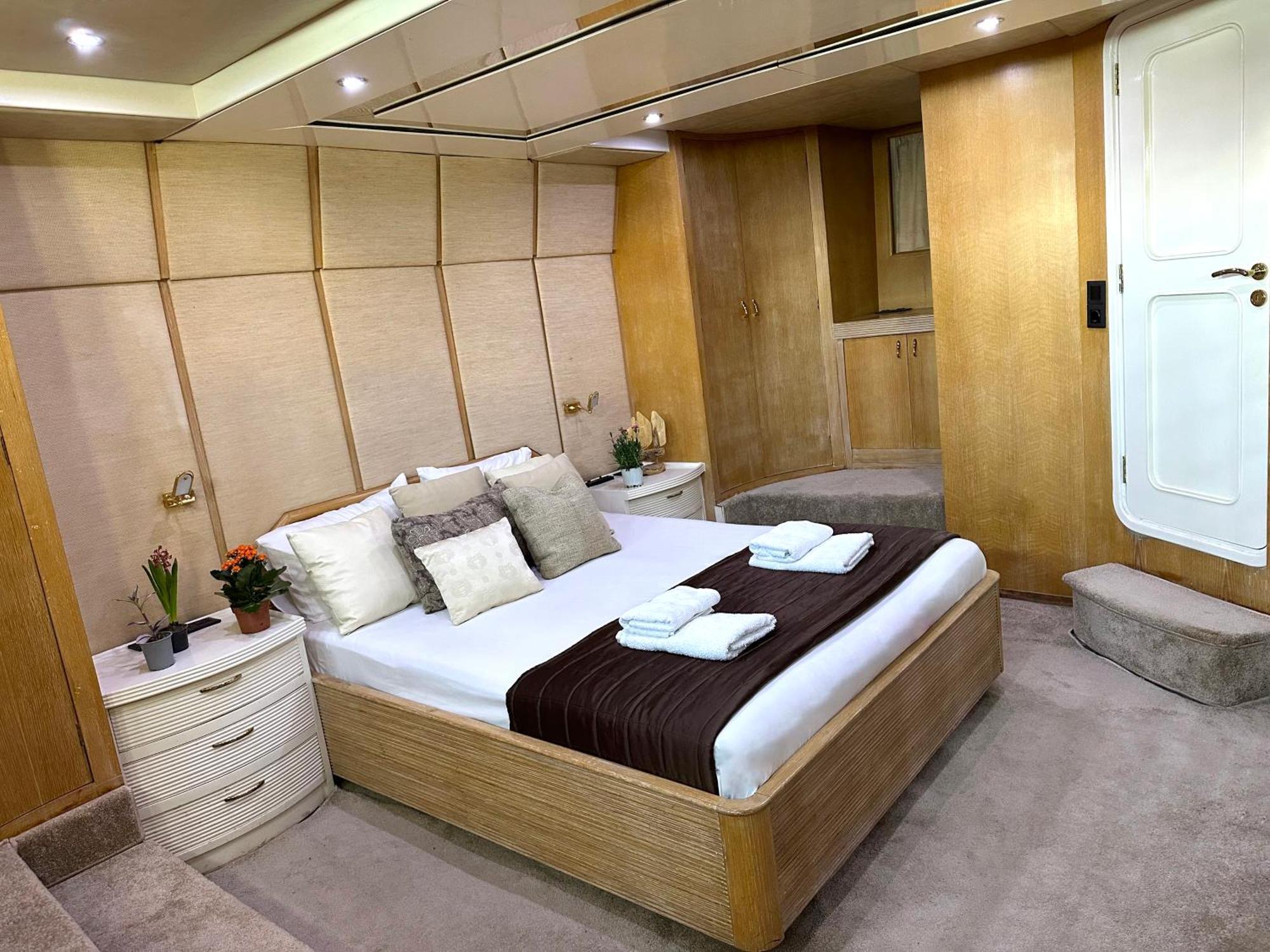 Exclusive Yacht - Sea & Old Town Views - Prime Location Kavala