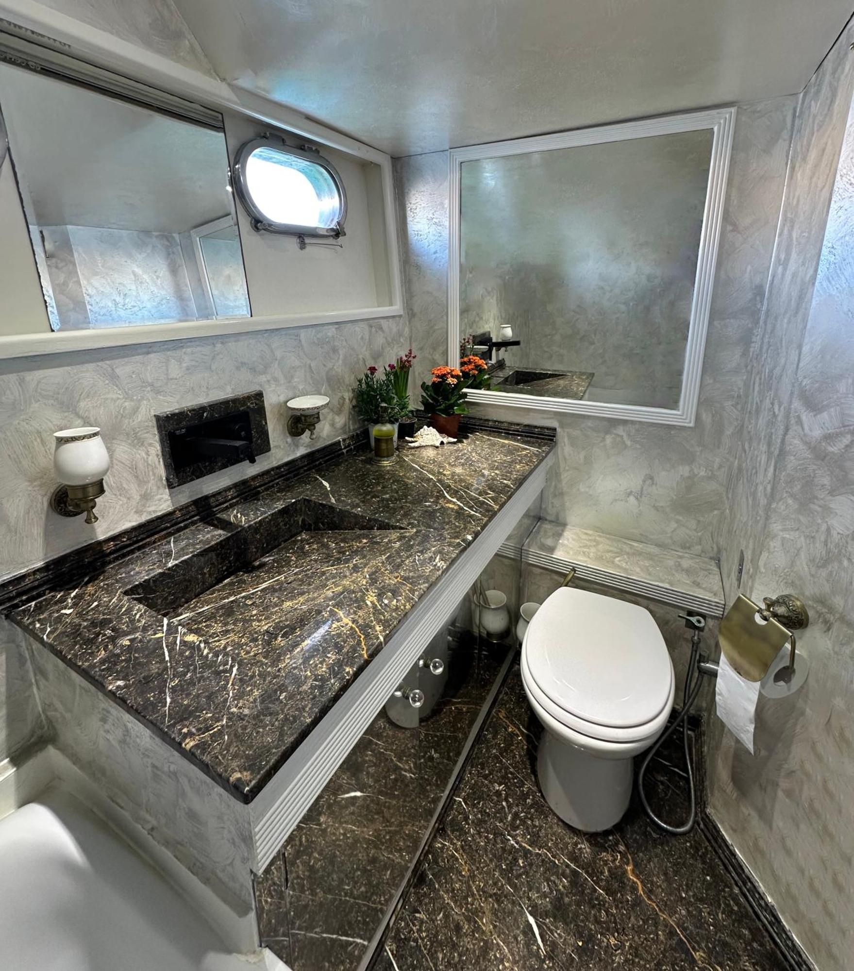 Exclusive Yacht - Sea & Old Town Views - Prime Location